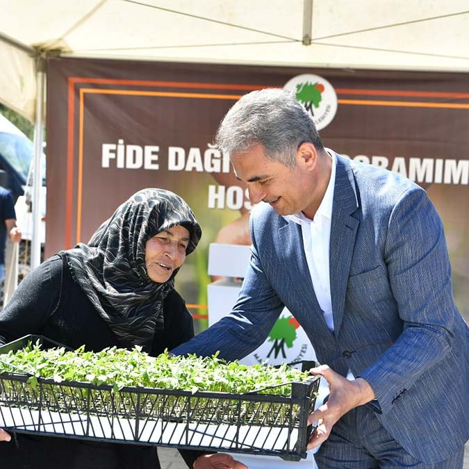 Mamak Belediyesi çiftçilere 450 Bin fide dağıttı