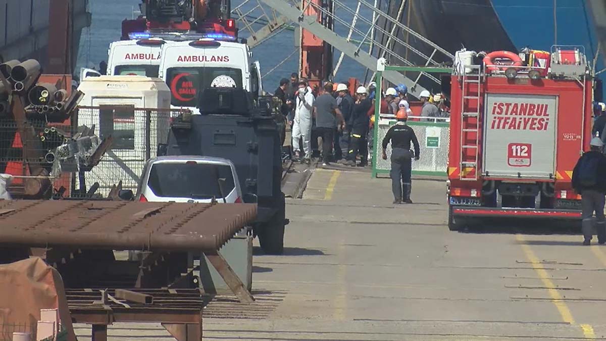 Tuzla Tersanesi'ndeki gemide patlama