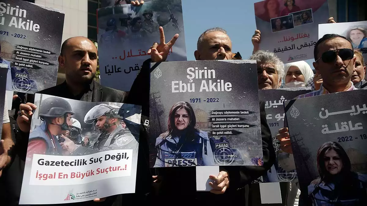 Türkiye'deki filistinli basın mensupları birliği, i̇srail ordusu tarafından al jazeera muhabiri şirin ebu akile'nin öldürülmesini protesto etti.