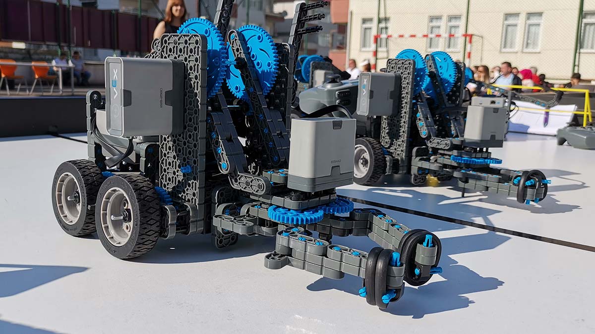 ‘5 Dil 2 Beceri’ bilim şenliği düzenlendi