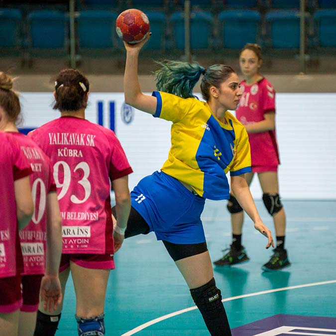 Yalıkavakspor karşısında ilk yarıyı 25-8, ikinci yarıyı ise 41-23 skorla kazanan Yenimahalle Belediyespor kupada üçüncü oldu.