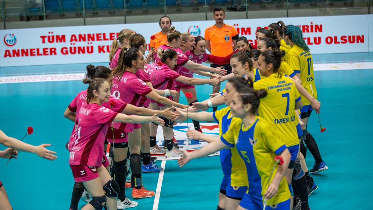 Yenimahalle Belediyespor kupada üçüncü oldu