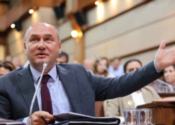 İBB'de Şahmeran heykelleri tartışıldı