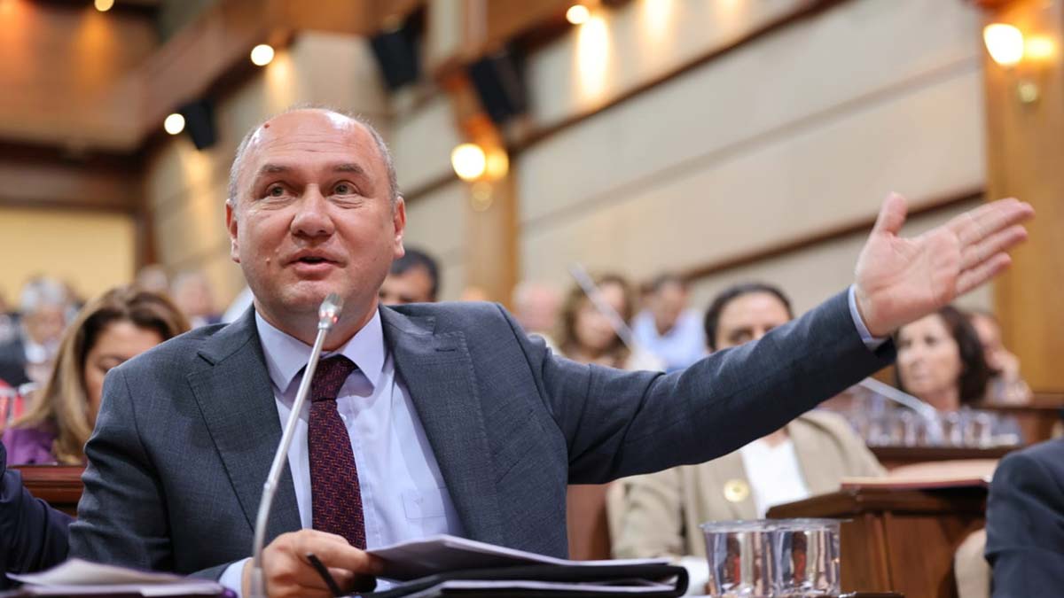 İBB'de Şahmeran heykelleri tartışıldı