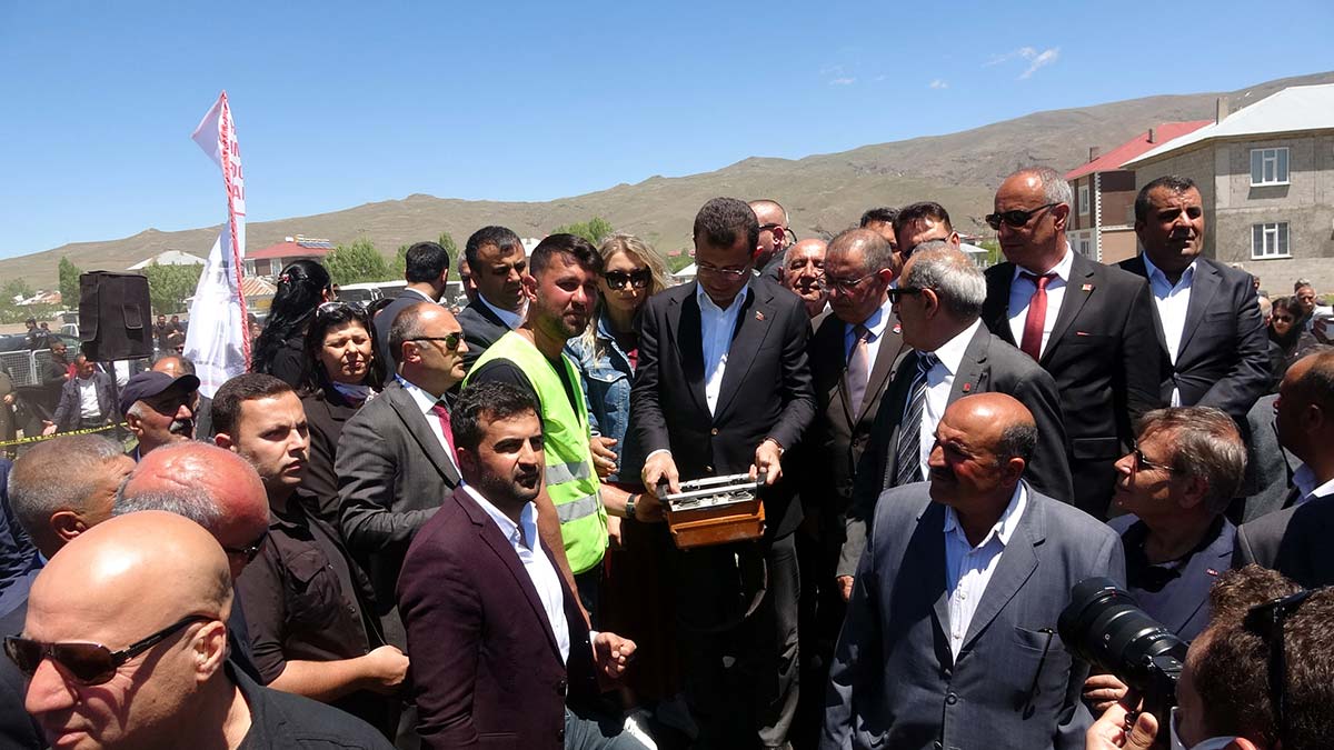 Ekrem İmamoğlu Van'da cami temeli attı