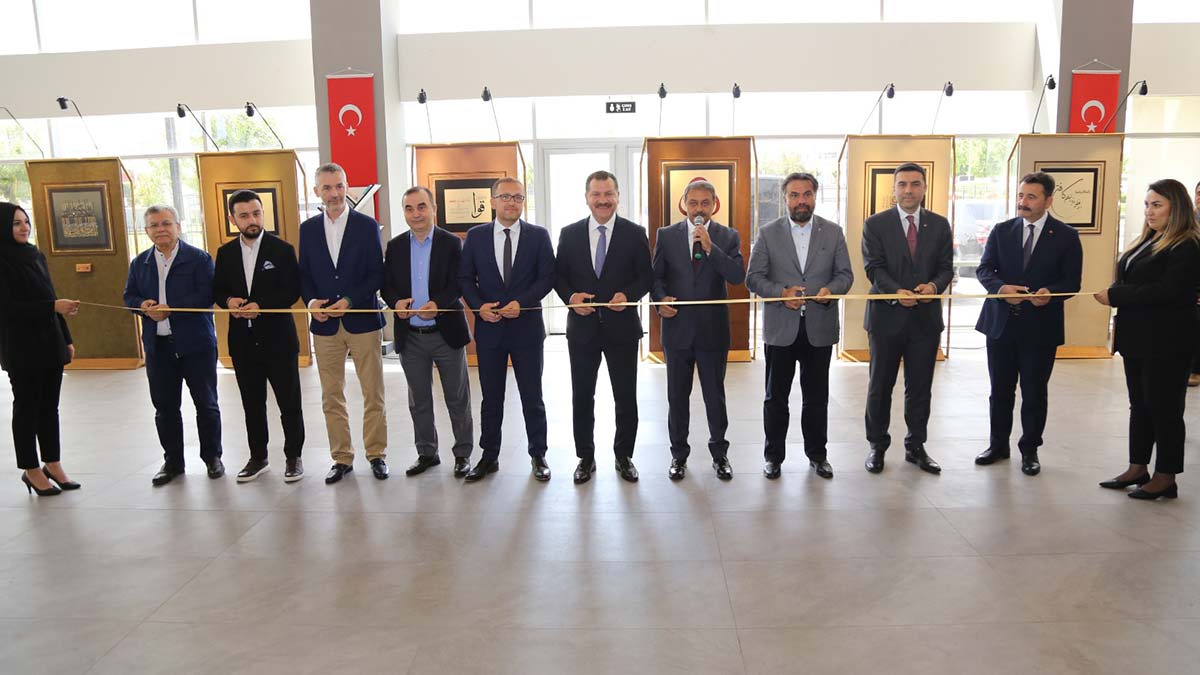 ‘Ey iman edenler!’ hitabıyla başlayan ‘İman Ayetleri Hat Sergisi’, 30 Mayıs - 9 Haziran tarihlerinde Balıkesir Kent Konseyi’nde gezilebilecek.