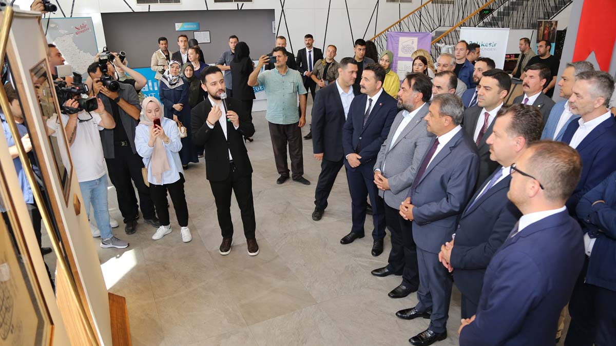 İman Ayetleri Hat Sergisi'nin açılışı yapıldı