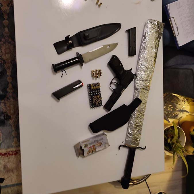 İstanbul'da şafak operasyonu; Oğlunun arandığını duyan kadın, ‘Cezaevine girse de kurtulsak’ diye yakındı