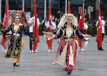 İzmir'de 19 Mayıs coşkuyla kutlandı