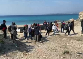İzmir'de 27 kaçak göçmen yakalandı