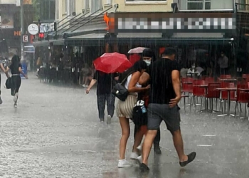 İzmir'in 3 ilçesine kuvvetli sağanak uyarısı