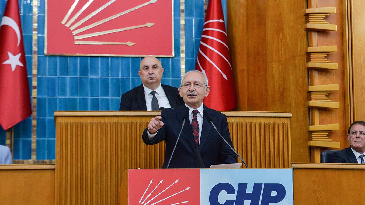 Dün tükürdüğümüzü bugün yalamayız