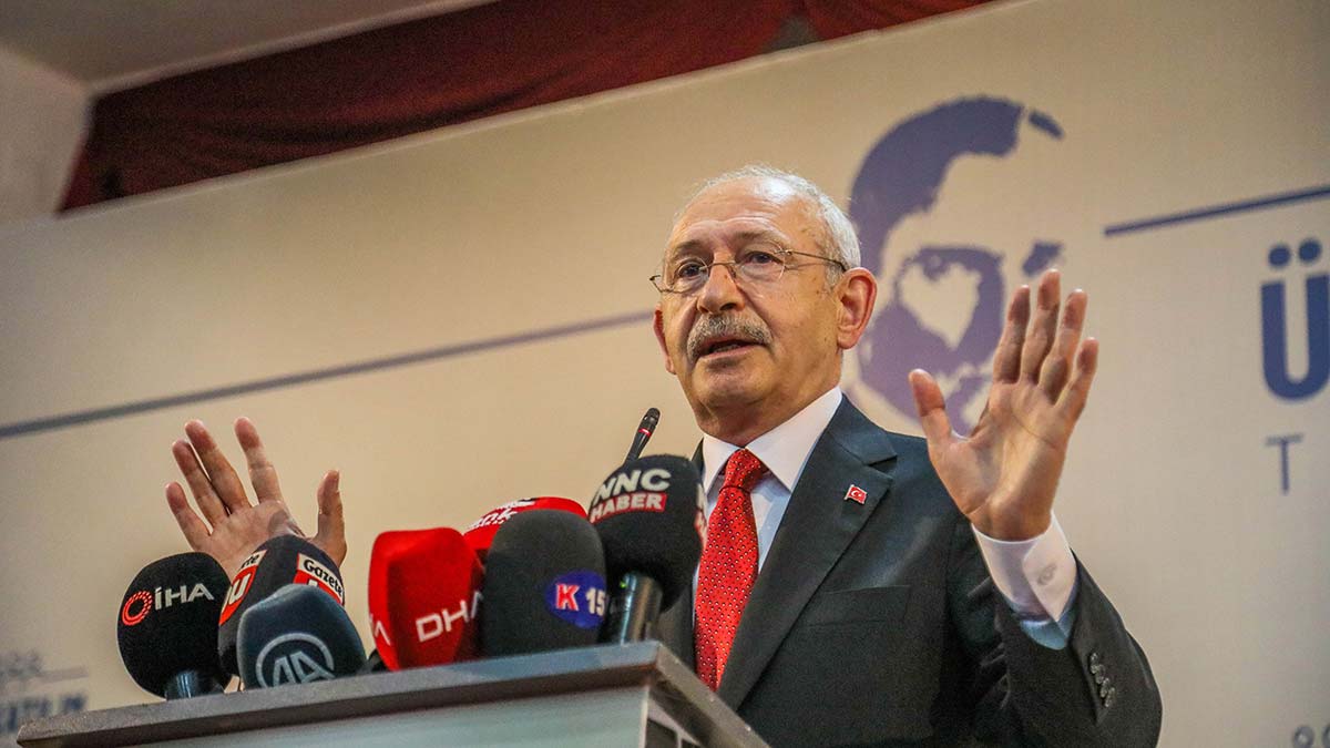 CHP Genel Başkanı Kemal Kılıçdaroğlu, "Bu ülkenin bugünü de sizsiniz geçmişi de sizdiniz geleceği de siz olacaksınız. Bu ülkeyi büyütecek olan sizin azminiz ve kararlılığınız" dedi.