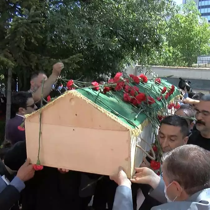 Kılıçdaroğlu gazeteci ertürk'ün cenazesine katıldı