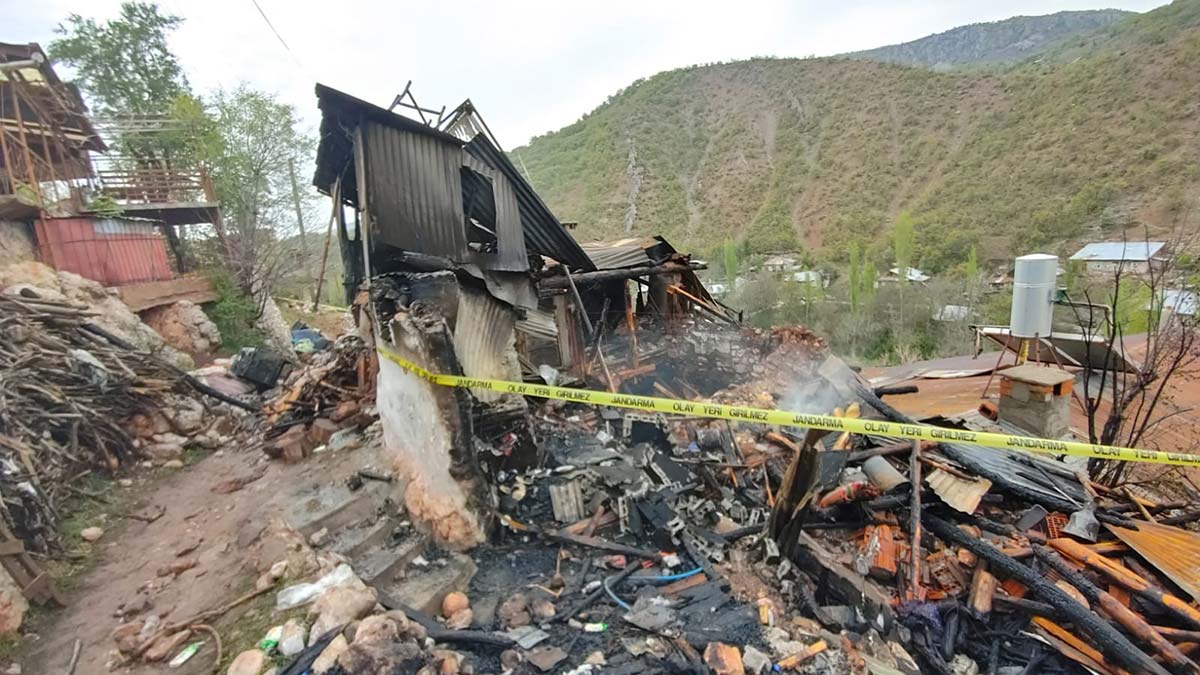 Konya'da çıkan yangında anne ve oğlu kurtarılamadı