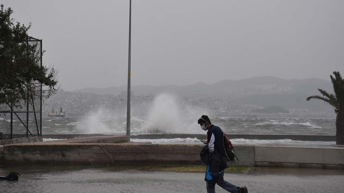 Kuzey Ege Denizi'nde fırtına