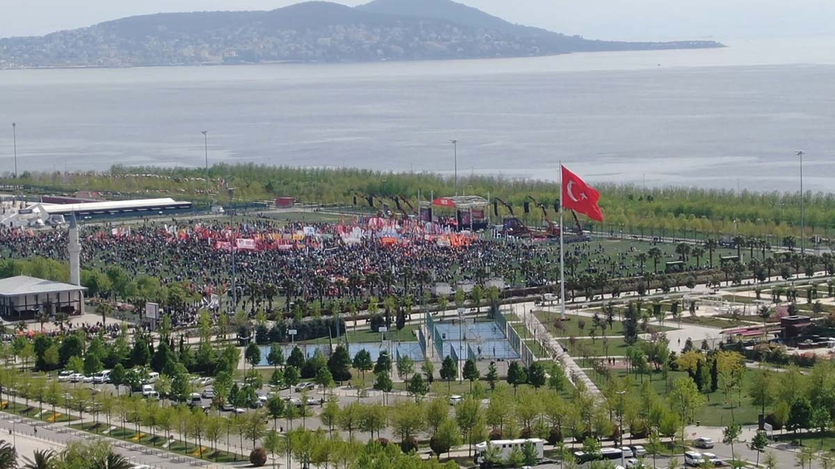Maltepe'de 1 Mayıs kutlaması havadan görüntülendi