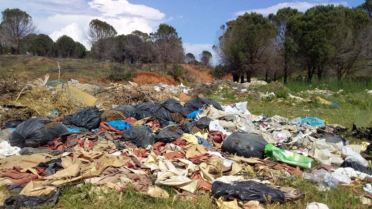 Manavgat yangınında zarar gören evlerin hafriyatı ormana döküldü