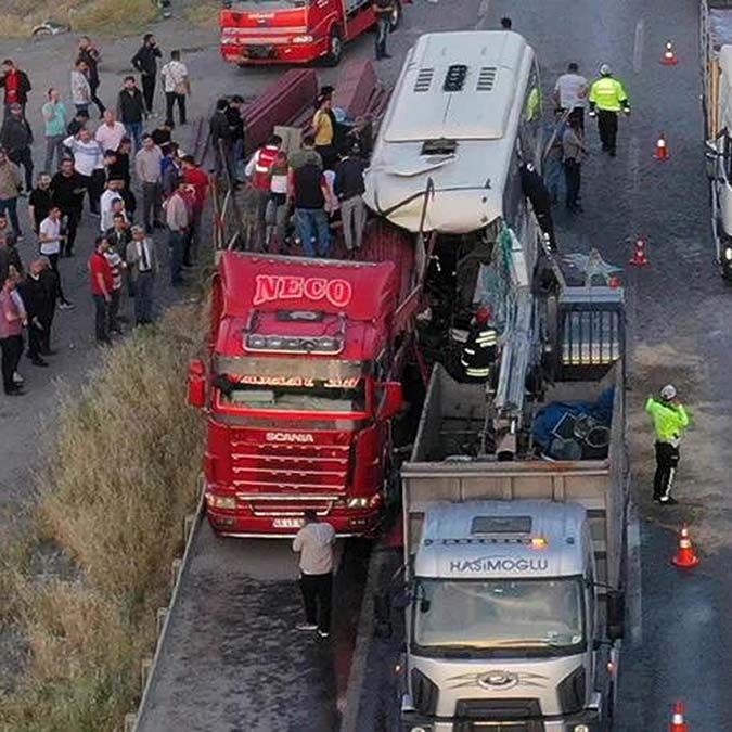 Manisa'daki kazada ölü sayısı 2'ye çıktı
