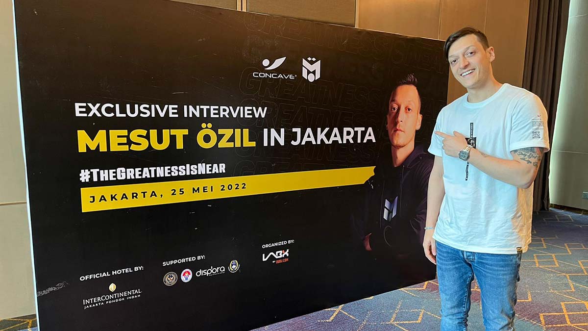 Mesut Özil Endonezya'da anlaşma imzaladı