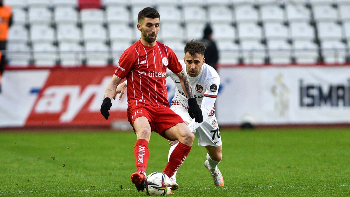 Doğukan Sinik'in birinci önceliği Avrupa