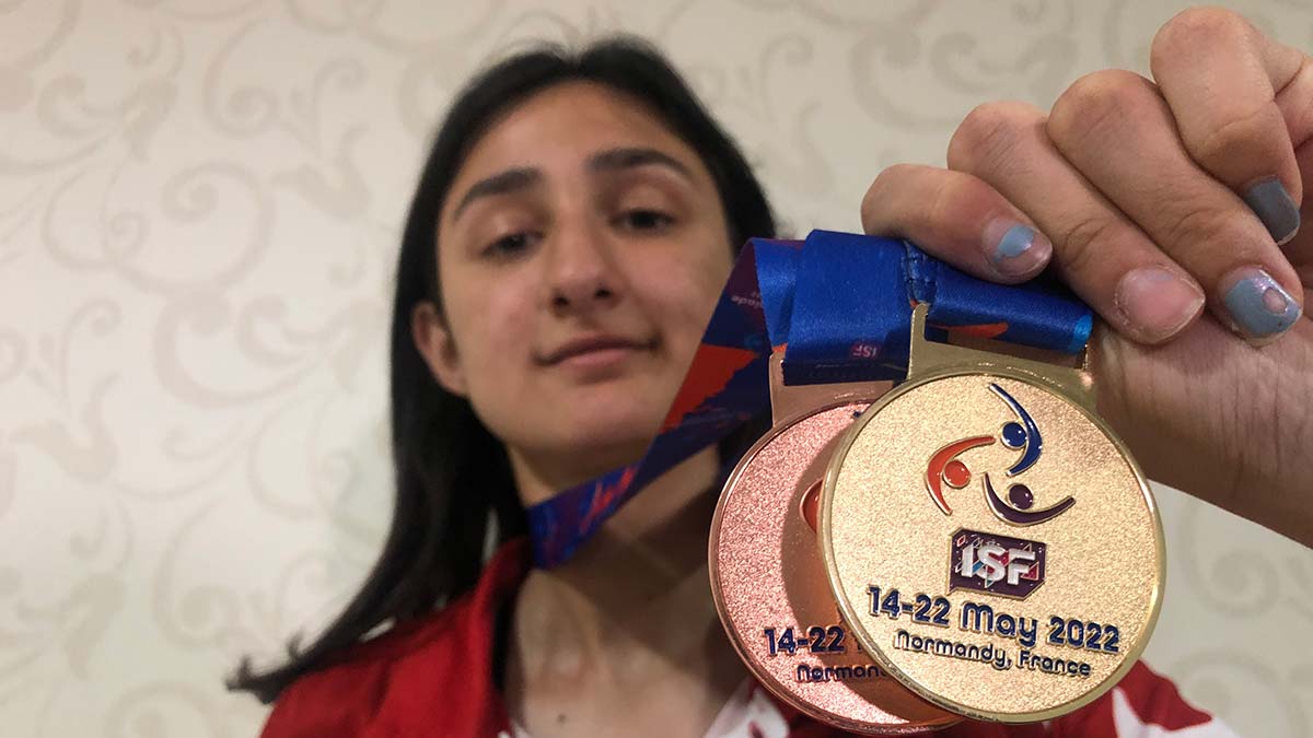 Paralimpik milli yüzücü Melda dünya şampiyonu oldu