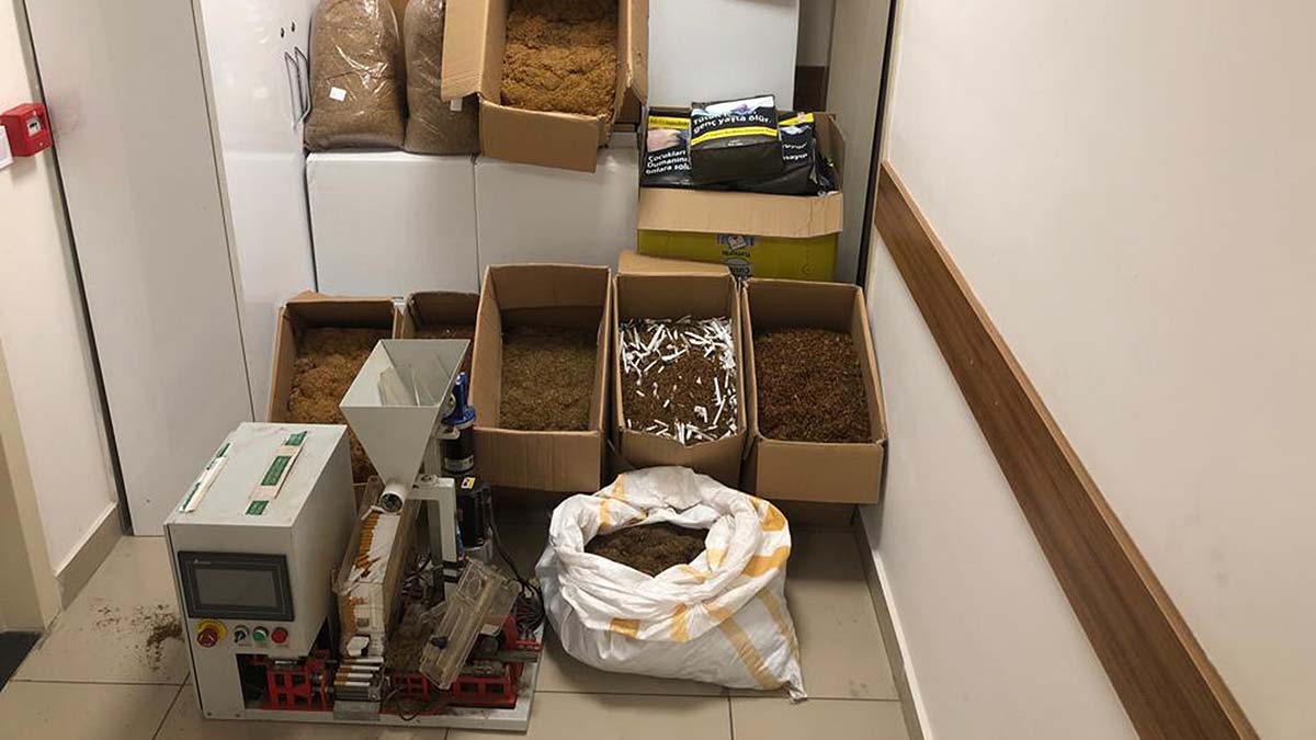 Pendik'te kaçak tütün operasyonu