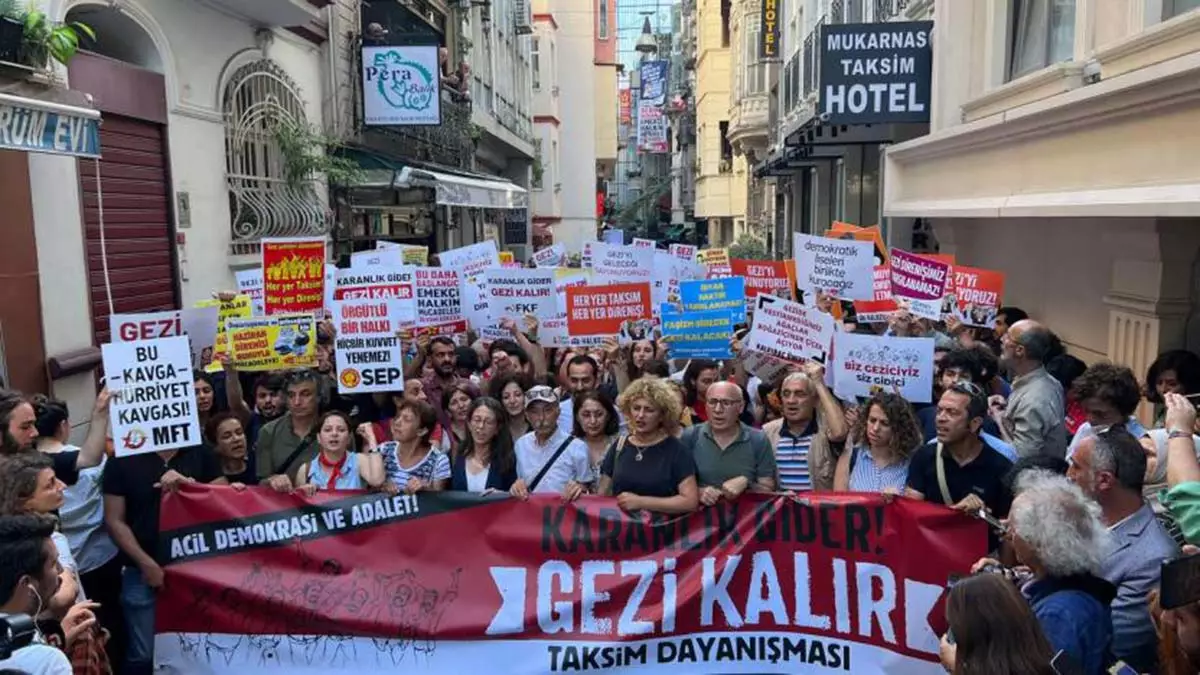Taksim'de gezi eylemine polis müdahalesi