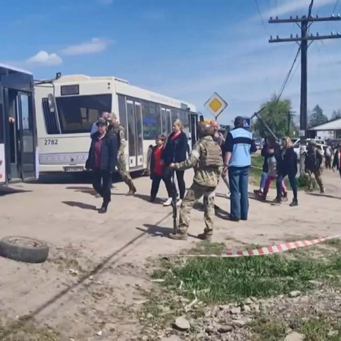 80 sivil azovstal'dan tahliye edildi