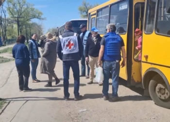 80 sivil Azovstal'dan tahliye edildi