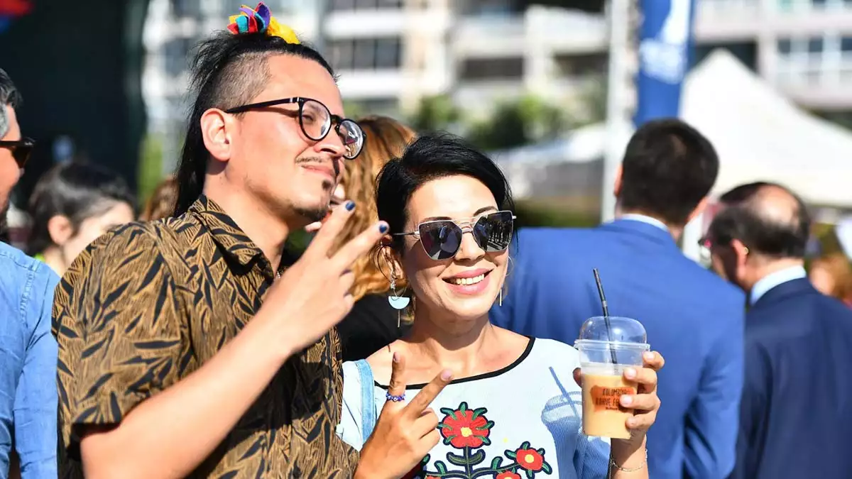 İzmir büyükşehir belediyesi ile kolombiya büyükelçiliği tarafından bu yıl ilk kez düzenlenen kolombiya kahve festivali yapıldı, festival renkli görüntülere sahne oldu.