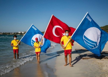 İzmir 4 halk plajı ile daha mavi bayrak kazandı