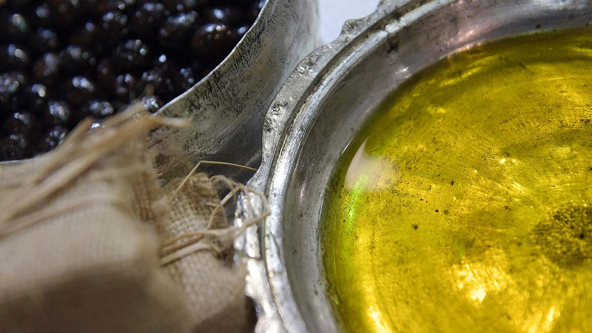 İzmir Büyükşehir Belediye Başkanı Tunç Soyer’in Seferihisar Belediye Başkanı olduğu 2016’da ilki düzenlenen Zeytinyağı Müzayedesi Fuar İzmir’e taşınıyor.