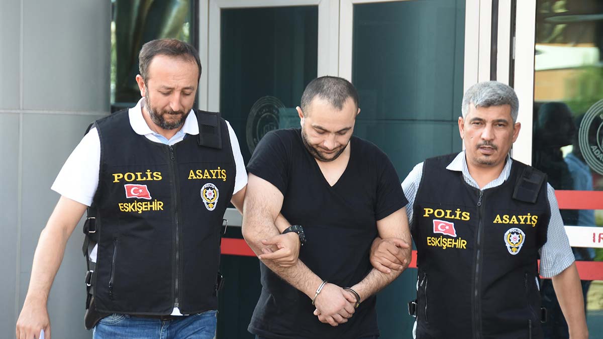 İş insanı Cemalettin Sarar ve eşi Zehra Sarar çiftini soyan hizmetçi ve sevgilisini aracıyla getiren sanığa 32 yıla kadar hapis istemi.