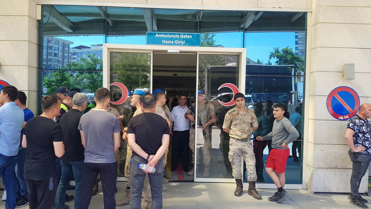 Siirt'te yola döşenen mayın patladı 2 asker yaralandı