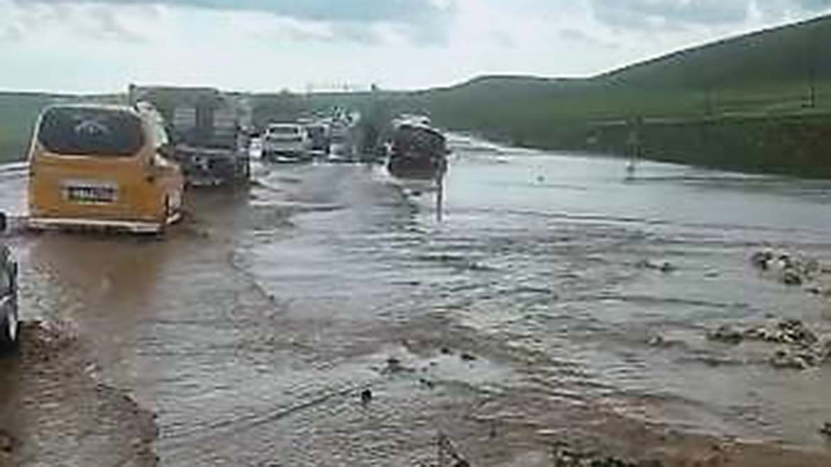 Silvan-Batman kara yolunu su bastı