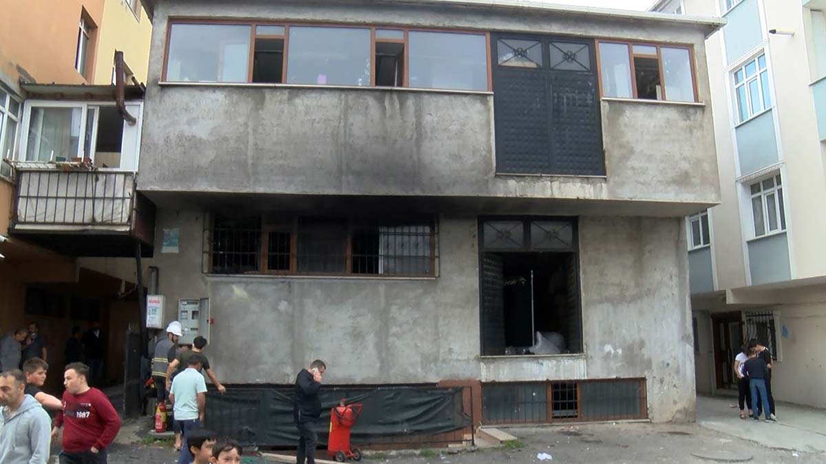 Sultanbeyli'de tekstil atölyesinde yangın