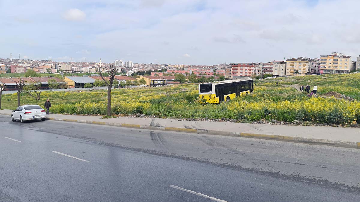 İETT otobüsü yol kenarındaki araziye uçtu