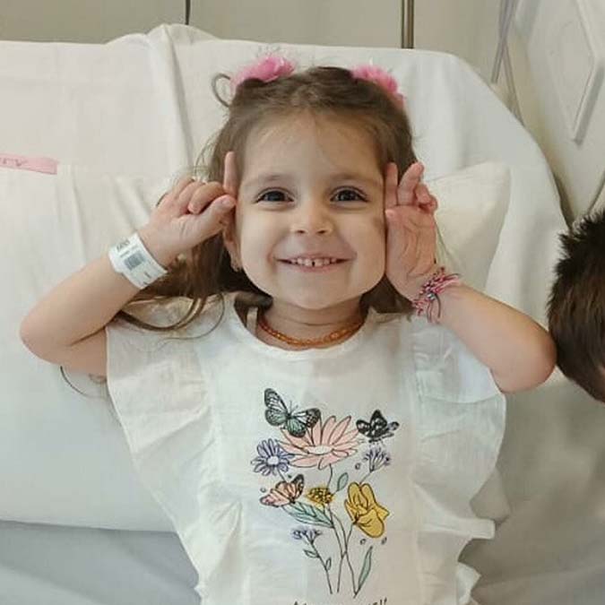 Mobilya imalatçısı, evli İsmail Güven, 20 yıl ara verdiği resim sanatına, emekli olduktan sonra geri döndü, tablolarının gelirini hasta çocuklara bağışlamaya hazırlanıyor.