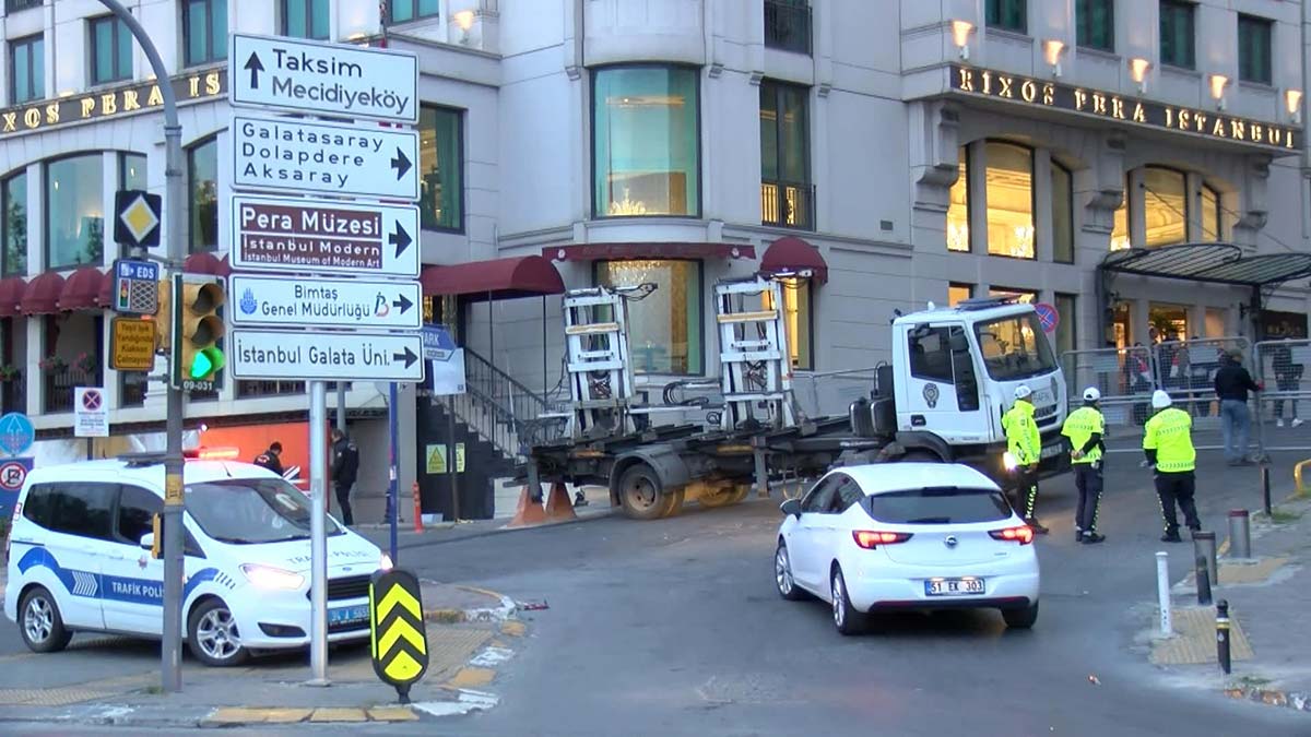 Taksim Meydanı'na çıkan yollar kapatıldı