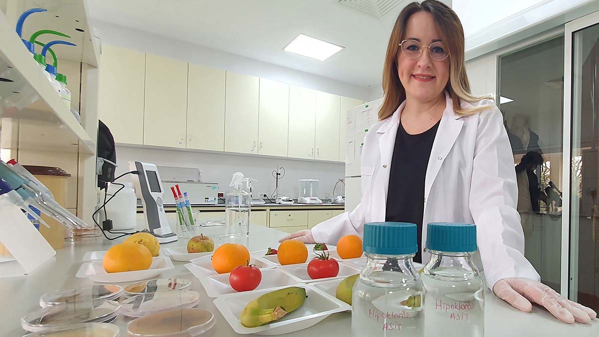 Tarım ve Orman Bakanlığı'nın desteğiyle Sağlık Bilimleri Üniversitesi tarafından yaş meyve ve sebze kaybının önlenmesi amacıyla yeni proje geliştiriliyor.