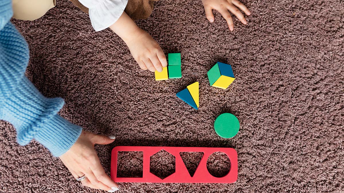 Montessori eğitiminde çocuklar aktif bir şekilde rol alırlar. Etkinliklere aktif katılım sağlayarak yaparak ve yaşayarak öğrenirler.