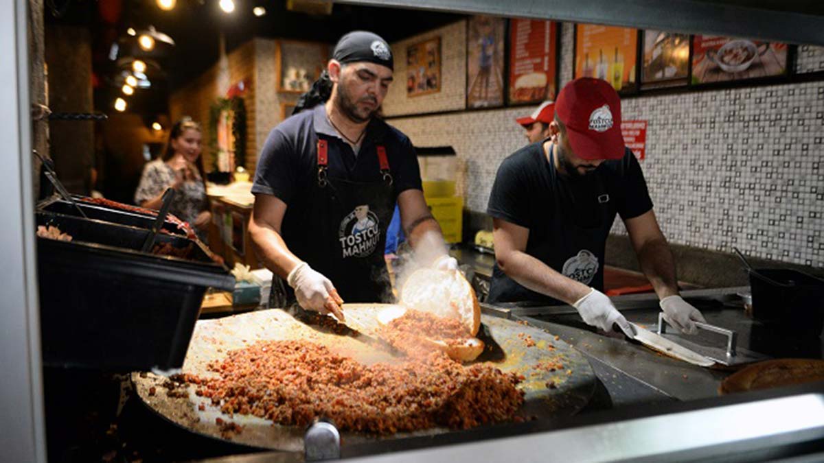 Adana Tostu 17 şubede lezzet severlere sunuluyor