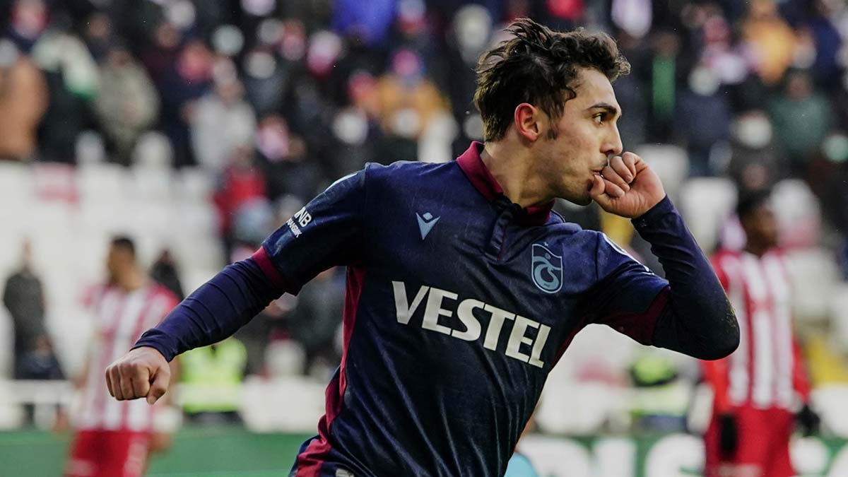 Abdülkadir Ömür'ün kas yaralanması var