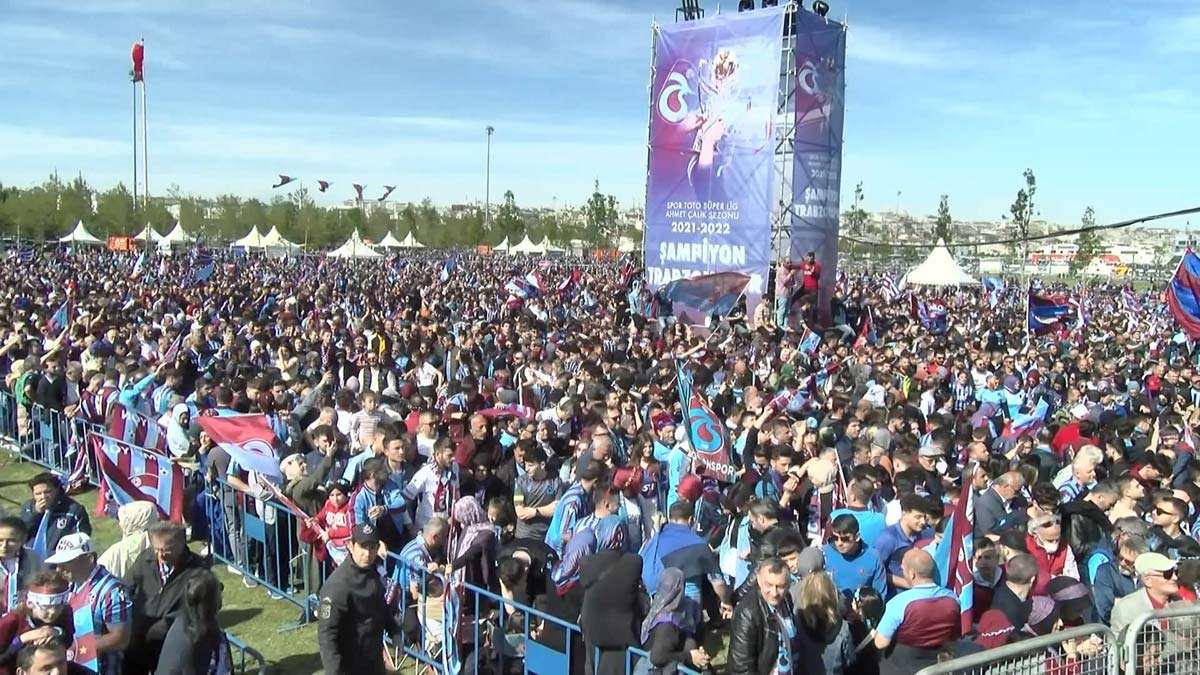 Trabzonspor şampiyonluğu kutladı