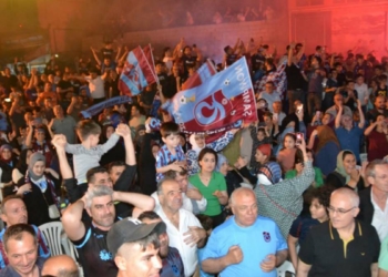 Trabzonspor'un şampiyonluğunu horonlarla kutladılar