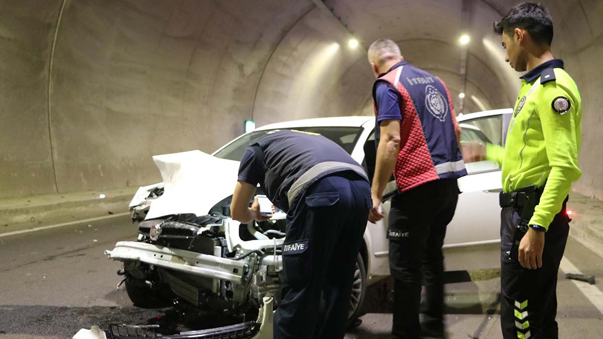 Tünelde zincirleme trafik kazası
