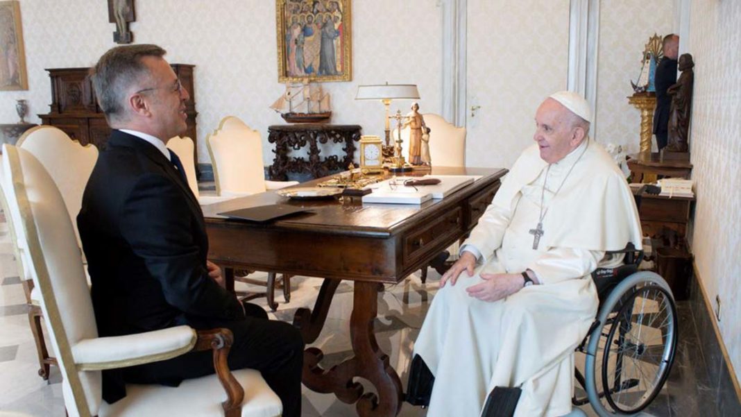 Vatikan Büyükelçisi'ni Papa Francis kabul etti