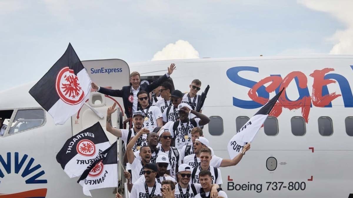 Eintracht Frankfurt'a coşkulu karşılama