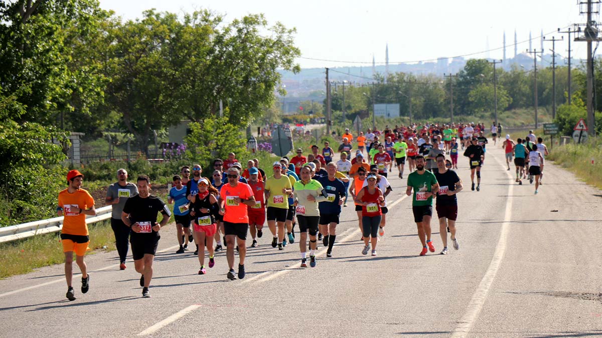 Edirne’de Balkan Ülkeleri Dostluk Grubu Gençlik ve Spor Kulübü Derneği'nin düzenlediği 7'nci Uluslararası Edirne Maratonu koşuldu.